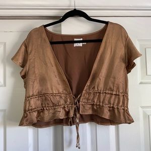 Cropped front tie bronze shirt